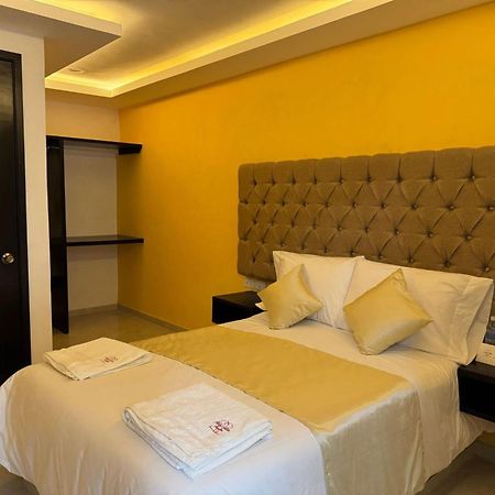 Oyo Hotel Familiar Tollan 乔卢拉 外观 照片