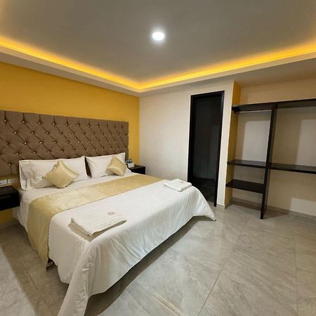 Oyo Hotel Familiar Tollan 乔卢拉 外观 照片