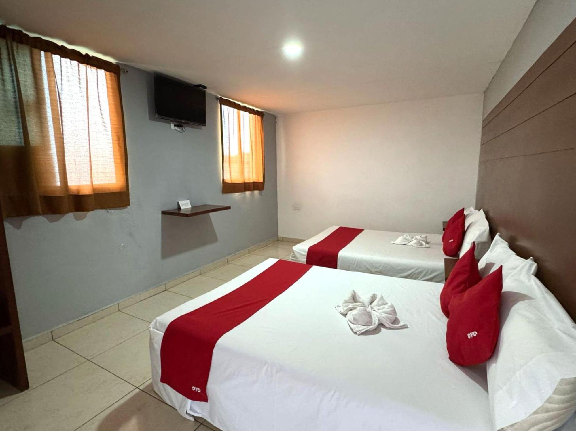 Oyo Hotel Familiar Tollan 乔卢拉 外观 照片