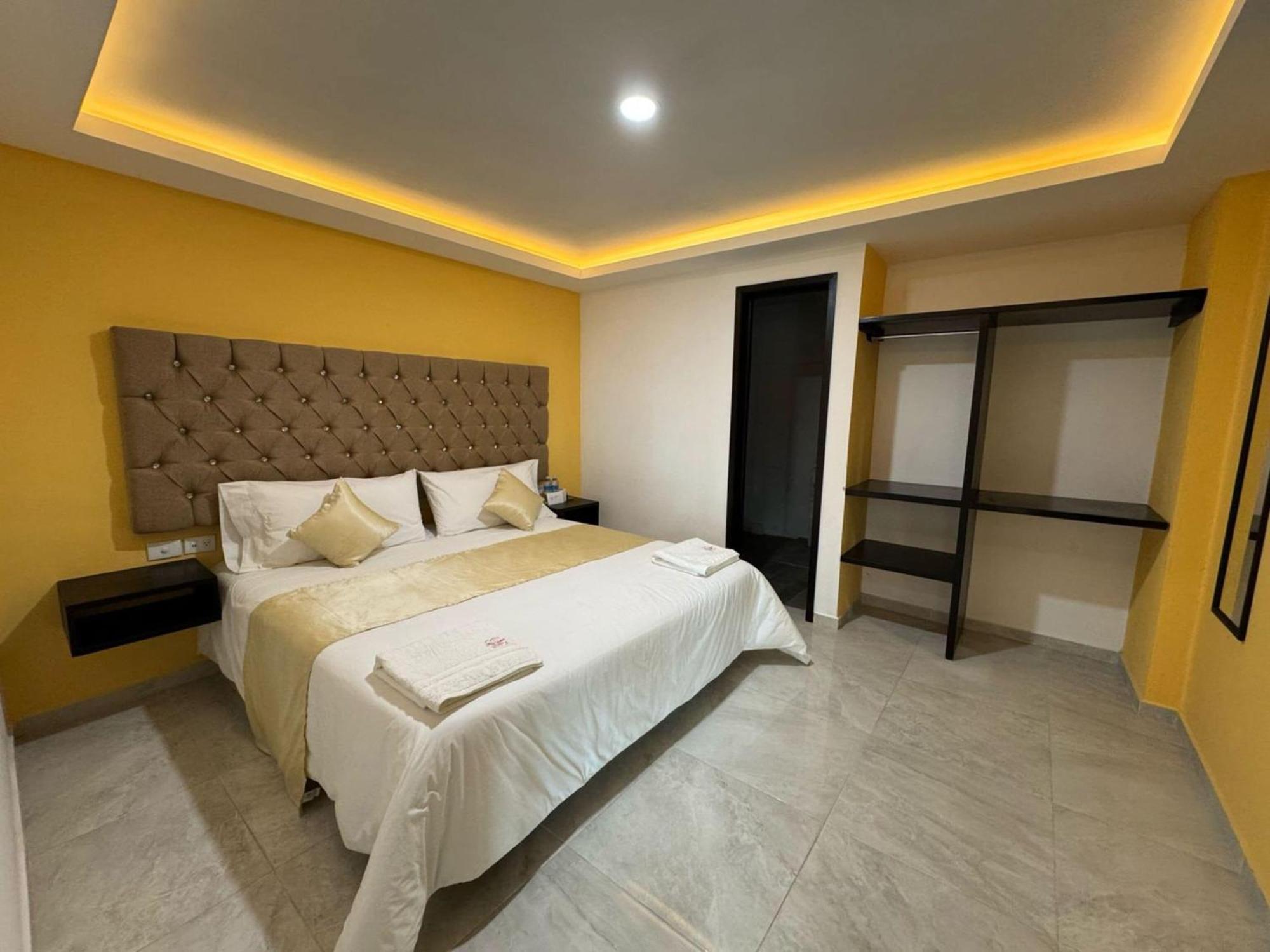 Oyo Hotel Familiar Tollan 乔卢拉 外观 照片