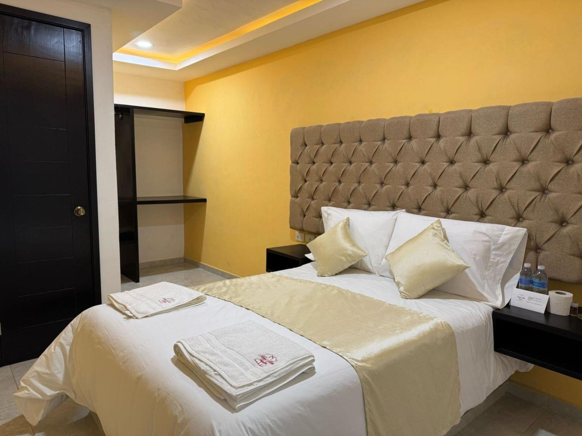 Oyo Hotel Familiar Tollan 乔卢拉 外观 照片