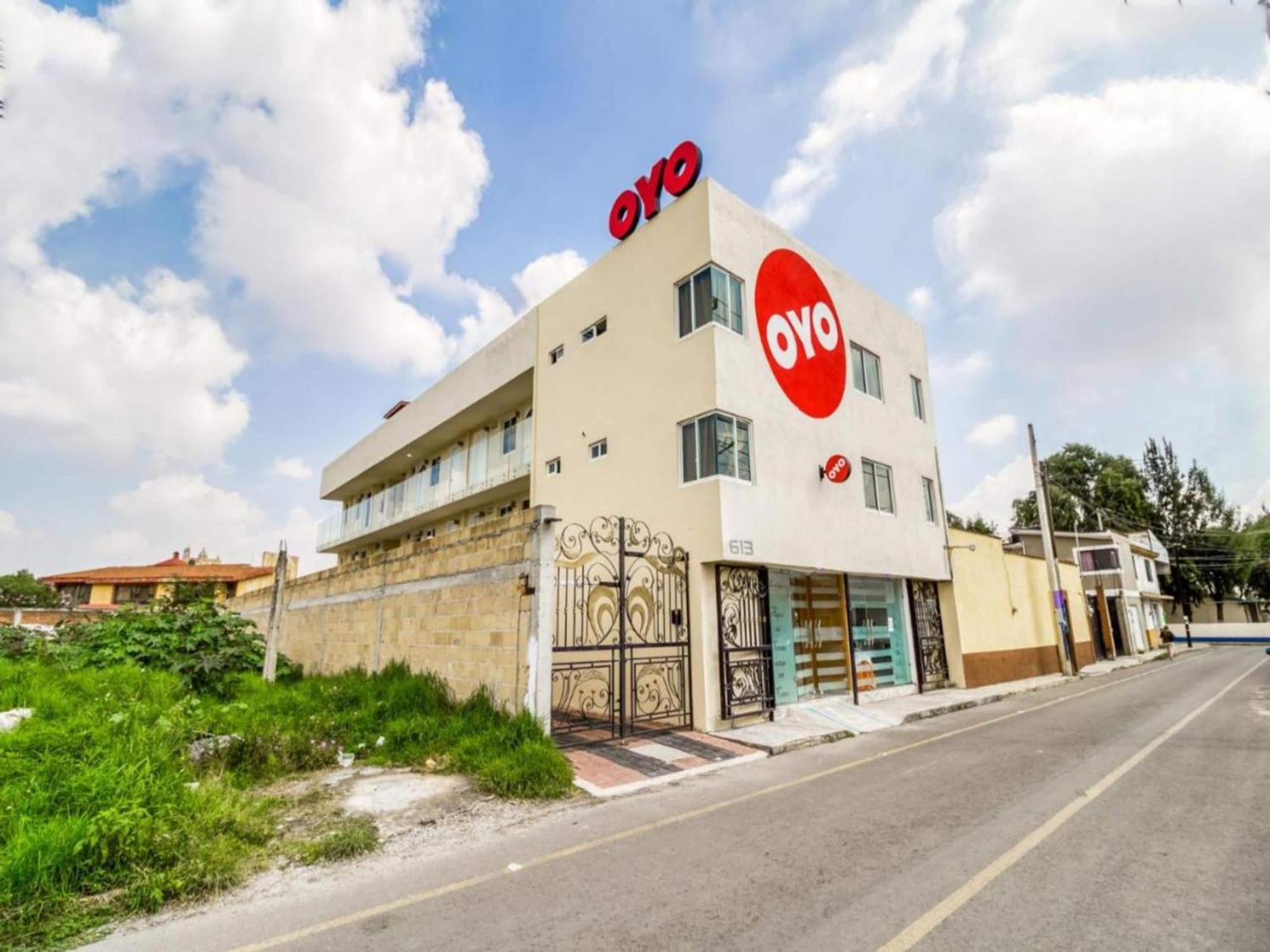 Oyo Hotel Familiar Tollan 乔卢拉 外观 照片