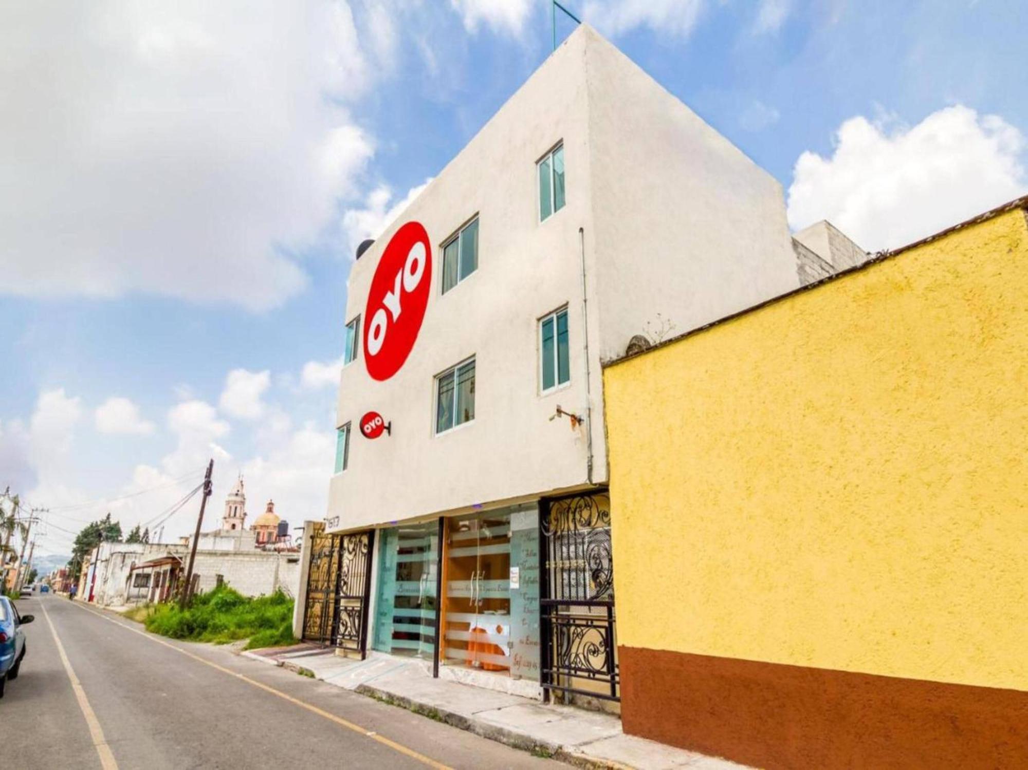 Oyo Hotel Familiar Tollan 乔卢拉 外观 照片